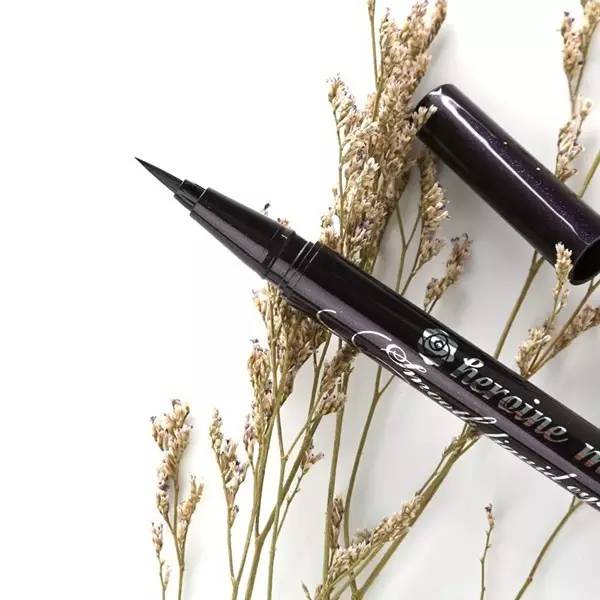 可以带着游泳的耳机,可以带着游泳的电话手表