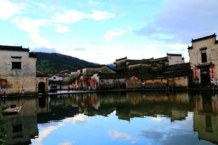 水光潋滟晴方好描写哪个景点,山色空蒙雨亦奇