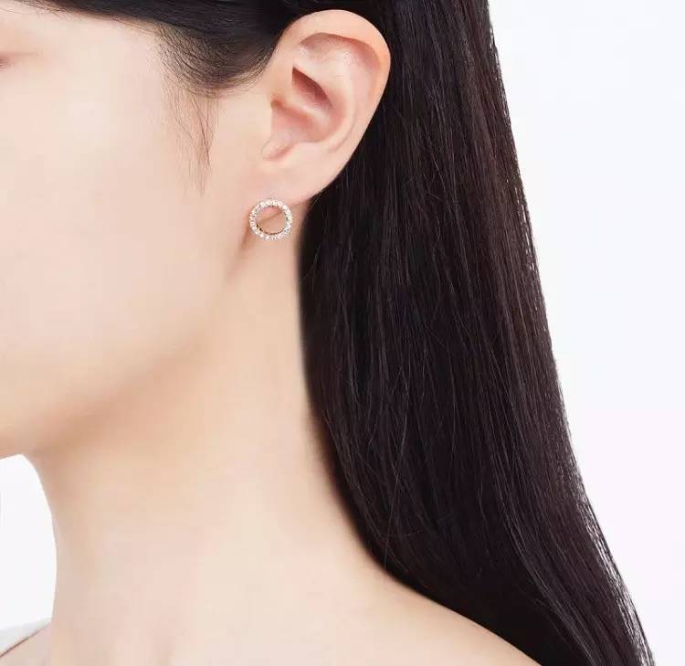 那些各种各样的耳钉,戴在小耳朵上的耳钉推荐