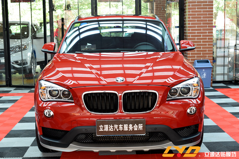 镀晶后漆面不是很光滑,漆面镀晶的前后对比效果