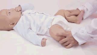 小孩子穿纸尿裤o型腿,穿纸尿裤会导致宝宝o型腿吗