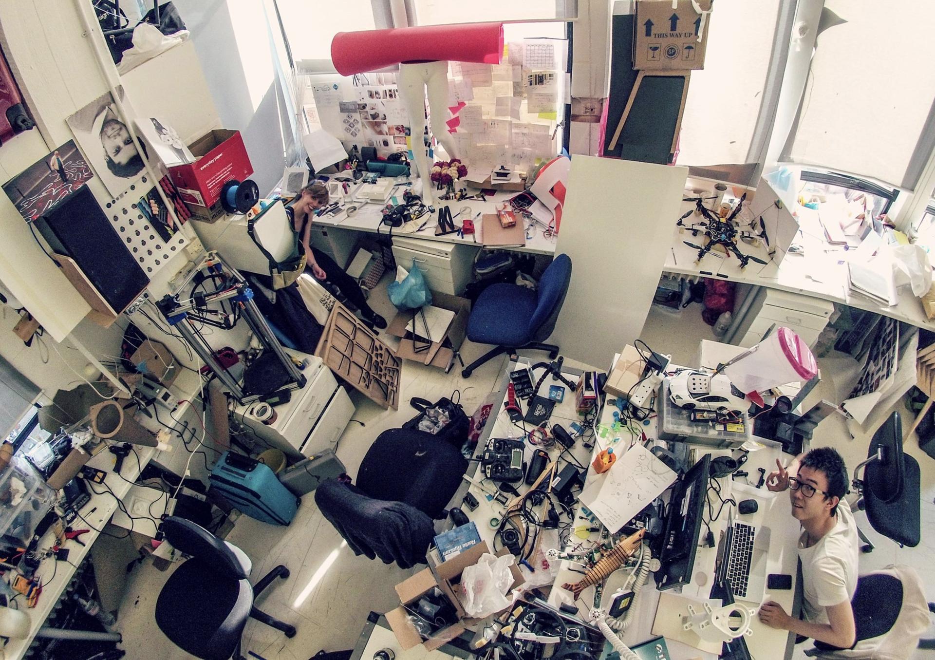 设计师两台显示屏怎么放好看,设计师两台显示器