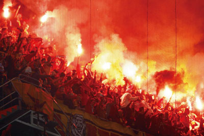 伯纳乌和诺坎普哪个强大,足坛十大奇迹诺坎普奇迹