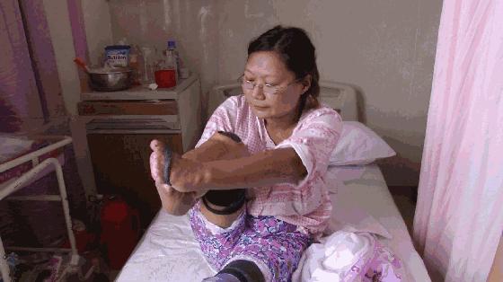 残疾智力低下的母亲坚持生孩子,残疾妈妈四肢瘫痪