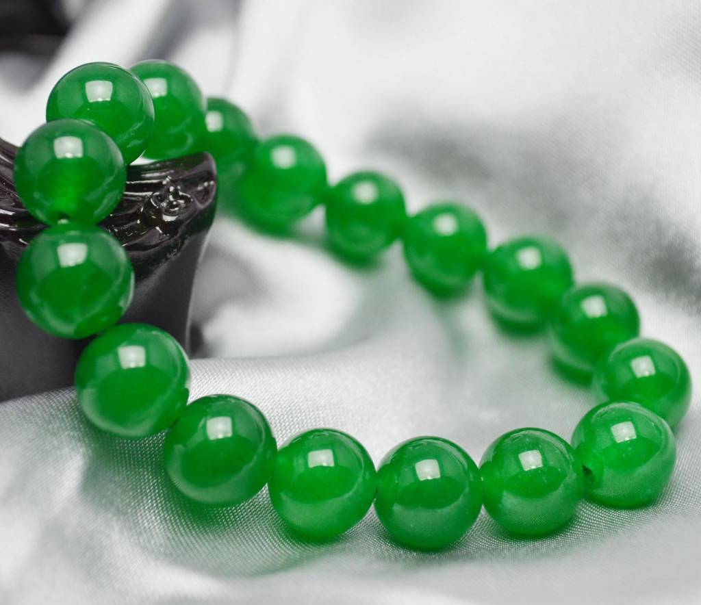 不是玉石石头值钱吗,带玉石的石头值不值钱