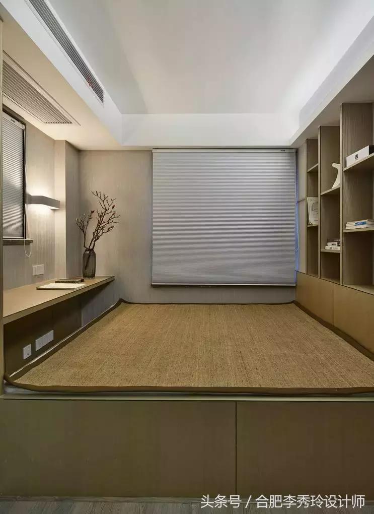 把阳台改成小卧室榻榻米,房子不大但能容得下一家老小