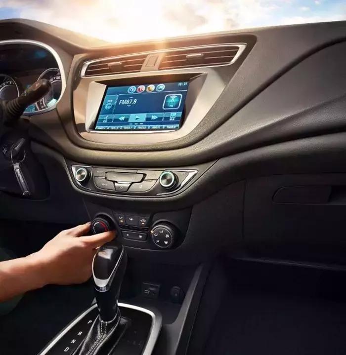 油耗低颜值高动力足空间大的车,4万多代步车配自动挡油耗仅5.3升