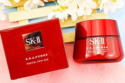 盛世美颜冻龄女神关之琳,关之琳怎么抗衰的