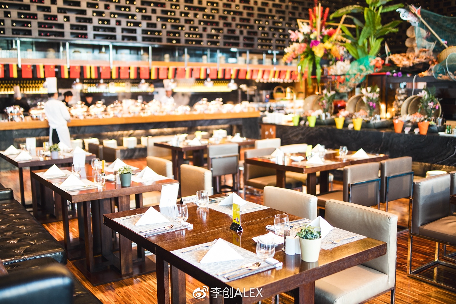 在自己的城市住酒店叫什么,在自己城市里的酒店度假