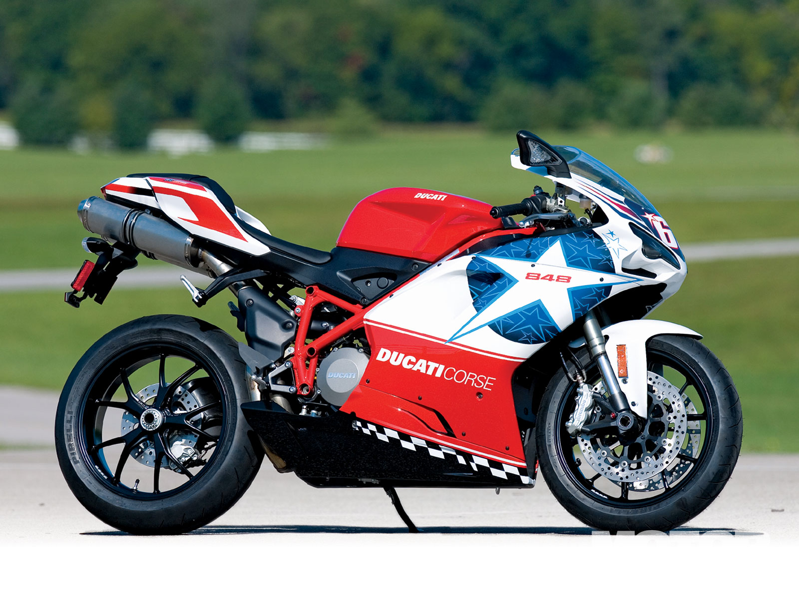 200匹的马力,极致轻量化车重,超跑遇到都不敢轻易轰油门*威示**