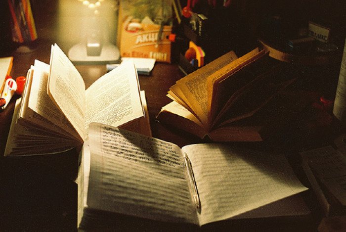 他打到你一个星期不敢出门见人，你就这么轻易地原谅他了？