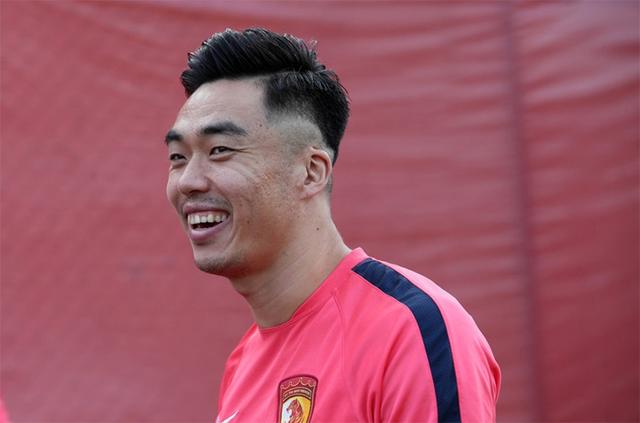 前国足锋霸压哨回归郑智再获强援,生死战国足出线