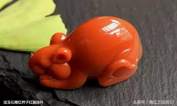 属猪的适合佩戴什么属相的朱砂,属猪的戴什么颜色最旺