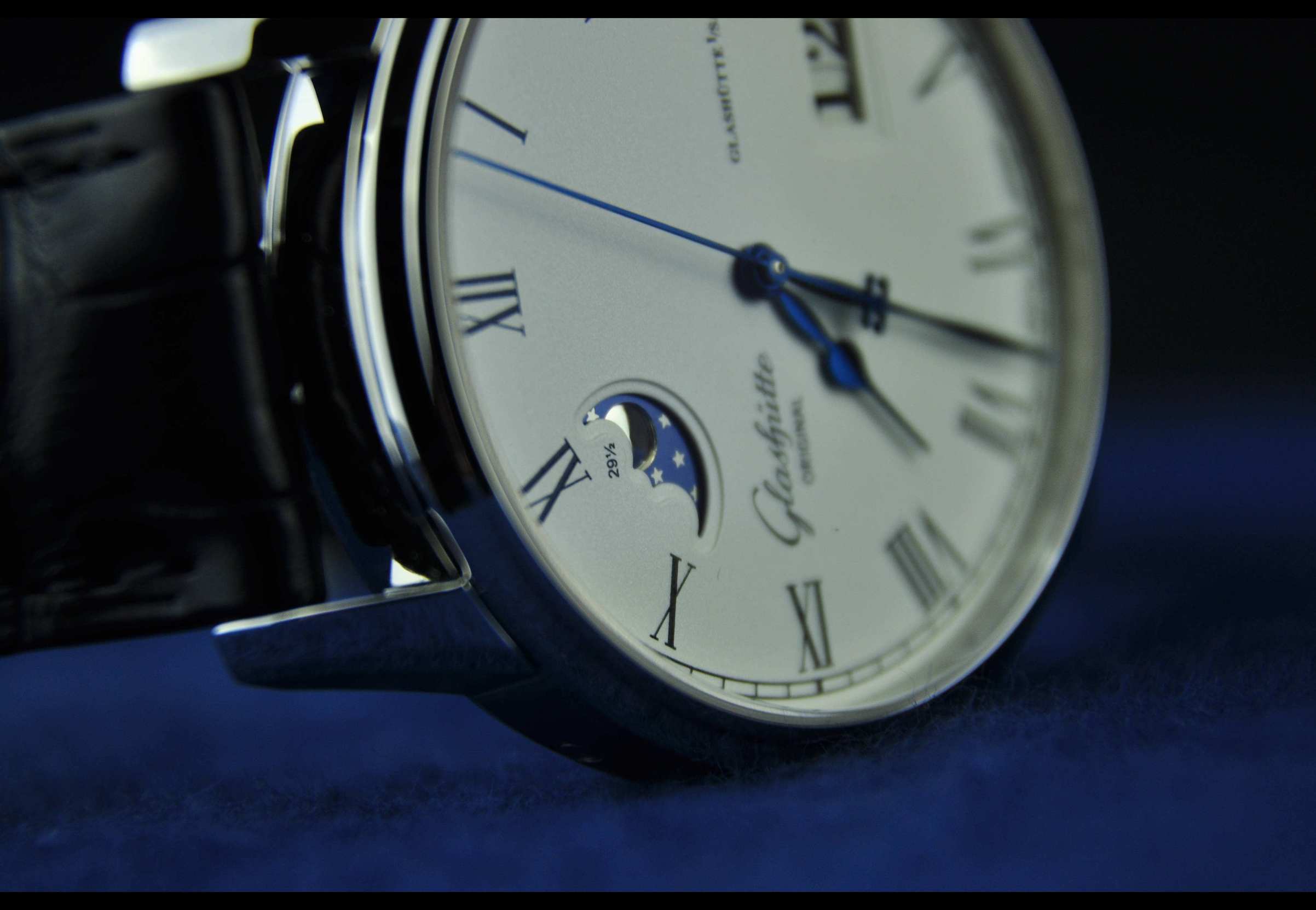 手表调日历应该在什么时间好调整,手表为什么不要在22点调表