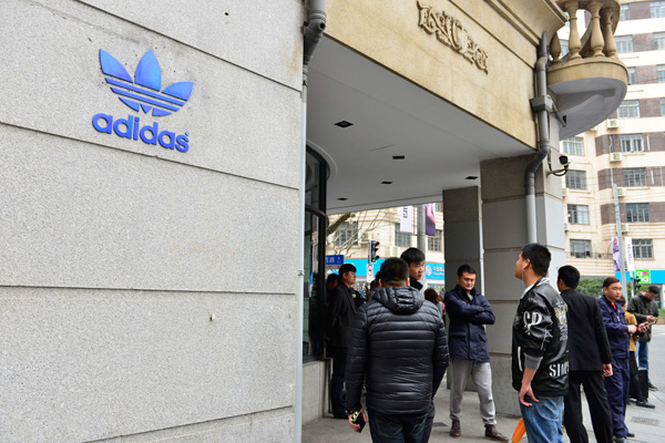 阿迪达斯即将发售的跑鞋,阿迪耐克降价球鞋