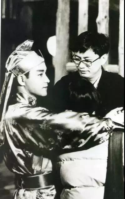 黑精光影｜《东成西就》——浩荡岁月里留下的“含笑半步癫”