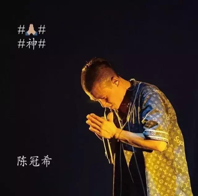 supreme lv联名的红色帽衫照片 (nike lv supreme三方联名)