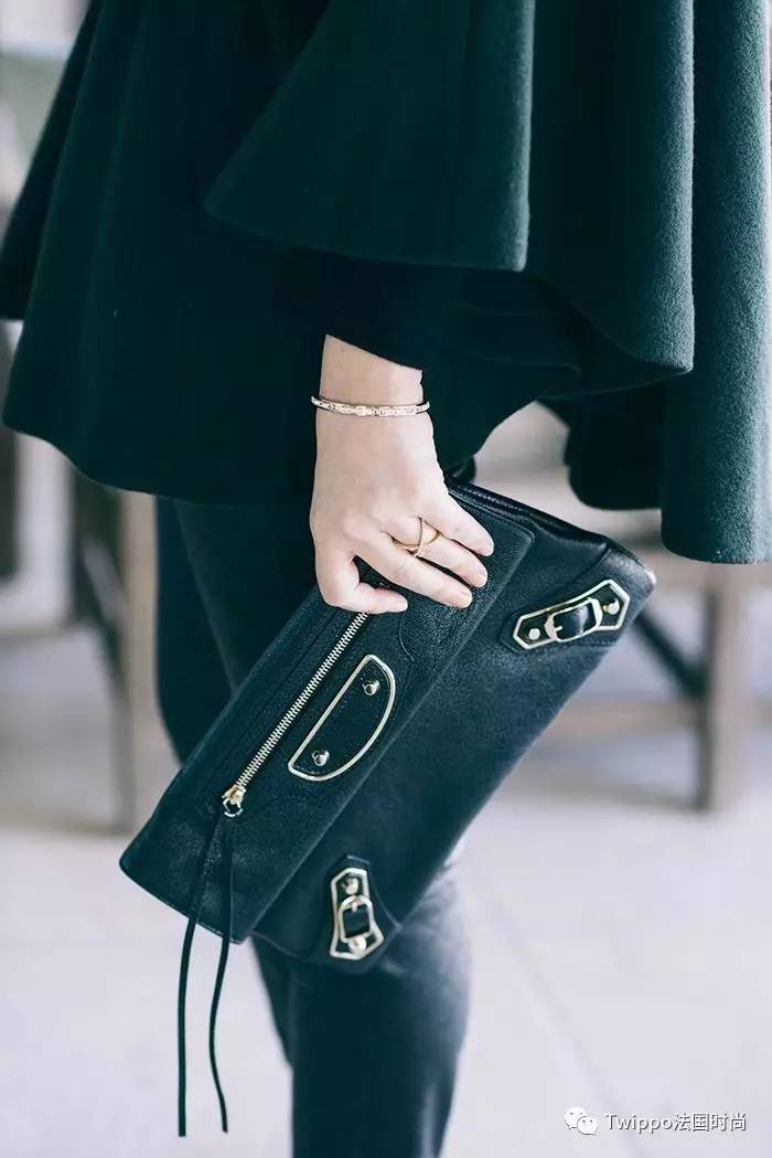 现在还流行挎肩包吗,现在流行手提包还是链条包