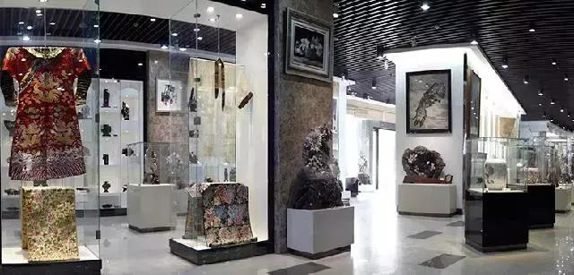 了解一座城的方式就是去当地的博物馆和菜市场，来长沙这些博物馆定让你不虚此行