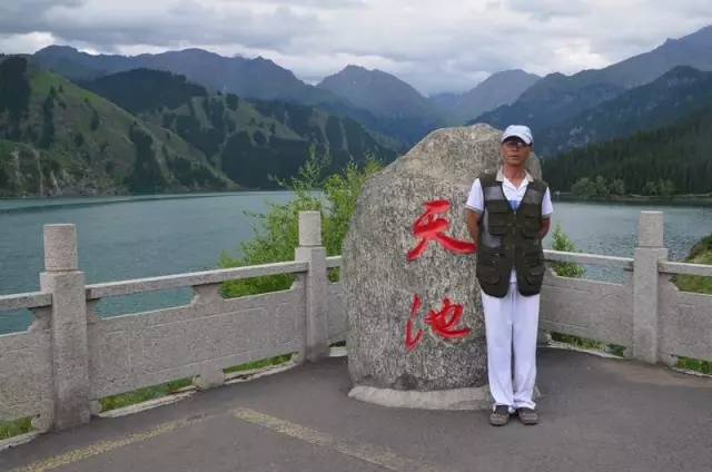 带着老伴穷游,60大叔自驾房车带老伴环游中国