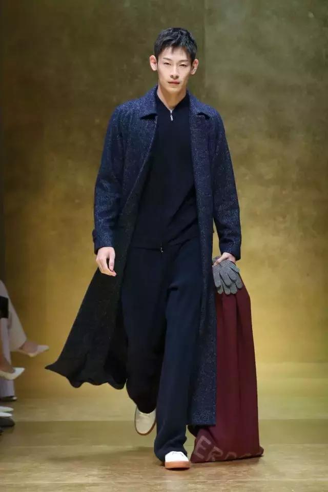 刘雯同款鞋子是什么牌子,刘雯最火的一双鞋