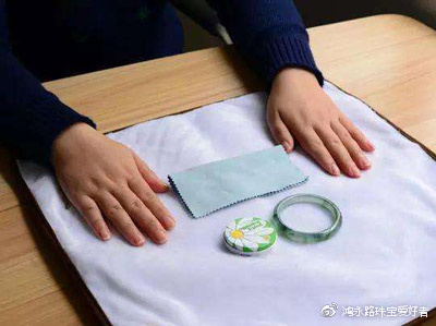 小心，小心，再小心之1——小心试戴玉手镯！