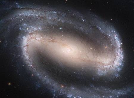 宇宙中是不是每个星系都有黑洞,银河系旁边的星系有黑洞