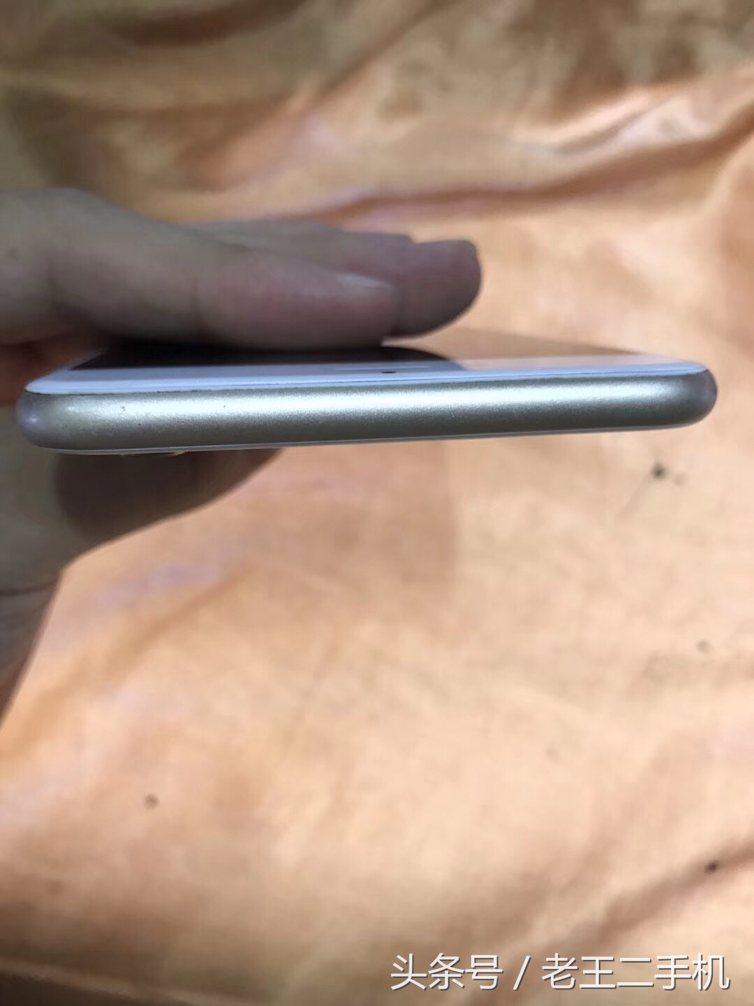 iphone632g多少钱,1200收的苹果11