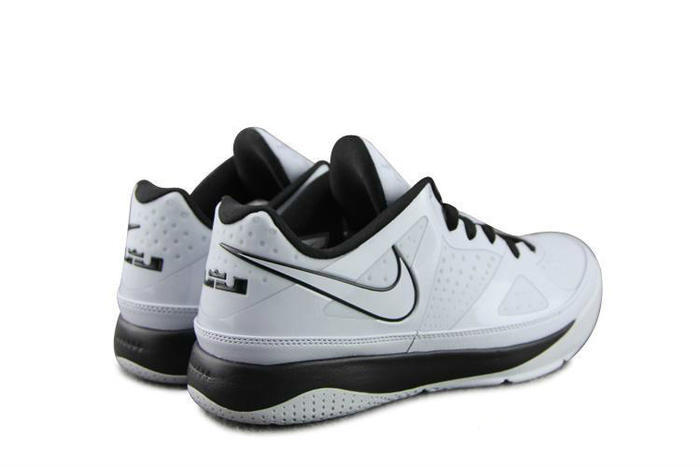 nba球星对詹姆斯球鞋的评价,詹姆斯支线见证5代偏小吗