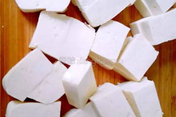 炖鱼要用什么水最好吃窍门,炖鱼的正确方法不用啤酒炖