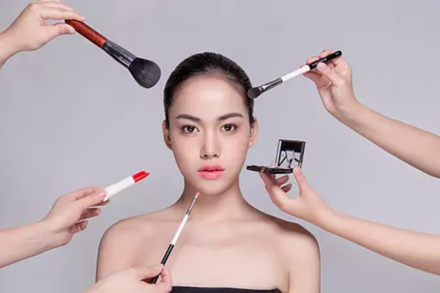 素面朝天与精致的女人,敢于素面朝天的女人