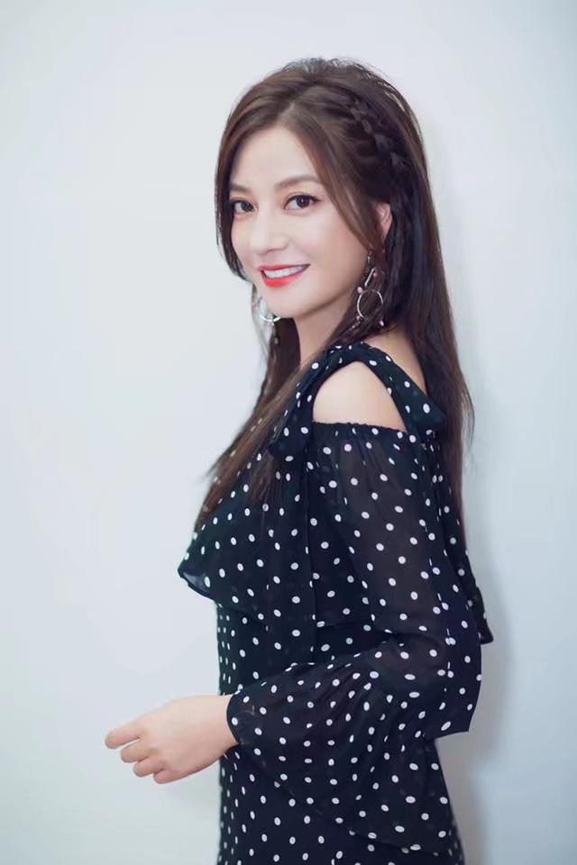 赵薇发型刘海,赵薇同款刘海编发