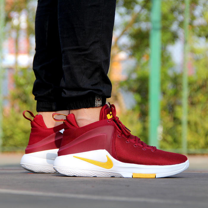 nba球星对詹姆斯球鞋的评价,詹姆斯支线见证5代偏小吗