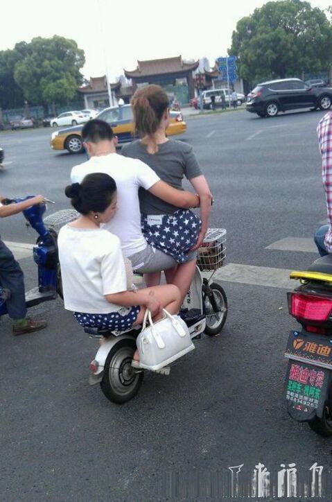 右边的女生,右边的女孩