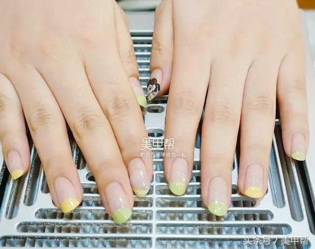 为什么做完美甲要涂护手霜,为什么做完美甲一段时间会发黄