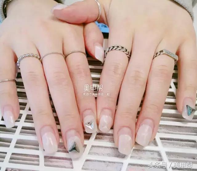 美甲店做的美甲如何自己卸甲,不做美甲可以去美甲店卸甲吗