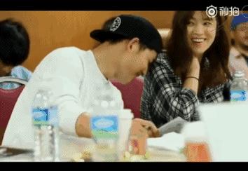 宋仲基透露追求宋慧乔的人太多,宋仲基被问是否还想与宋慧乔合作