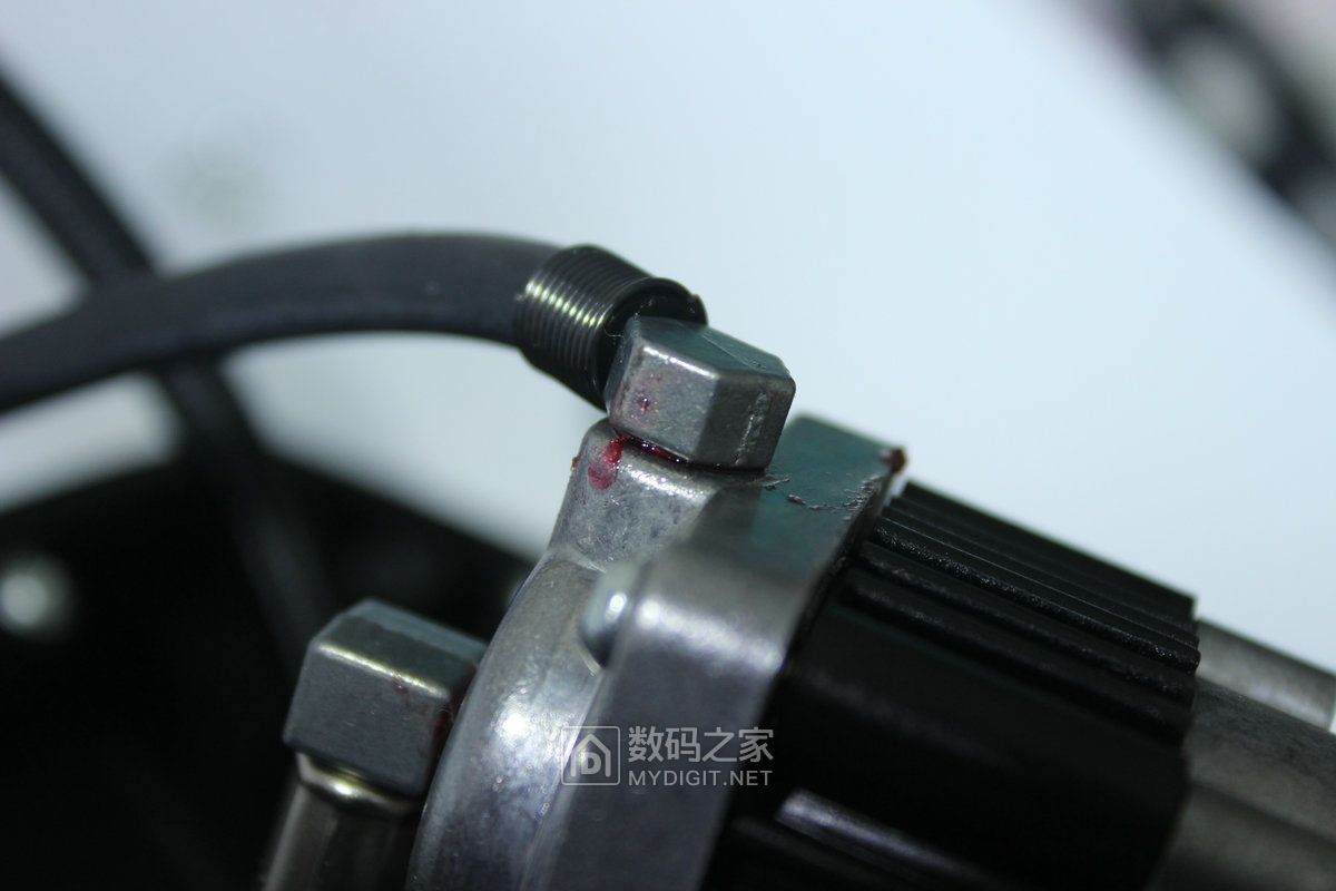 tcl车载充气泵为国产点赞,tcl汽车充气泵