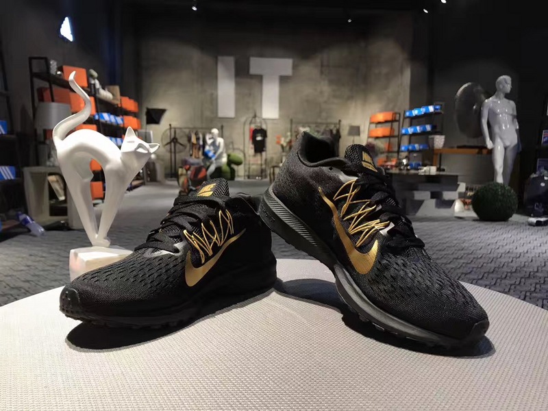 nike登月跑鞋适合跑步吗,nike登月鞋适合夏天穿吗