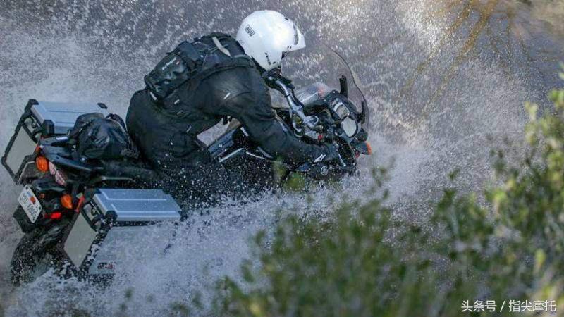 摩托车下雨总是熄火,125摩托车一加油就熄火是怎么回事