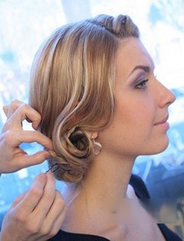 鱼尾辫怎么编最简单最好看,头发不长不短怎样编最好看