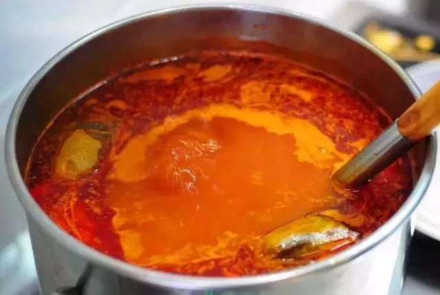 不到10㎡的店，一年卖100000+碗，下雨都要甩的米线竟来自泰国！