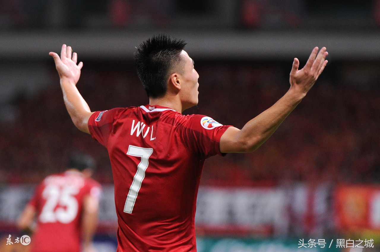 不管骂武磊多少次，他仍捍卫着本土前锋的尊严