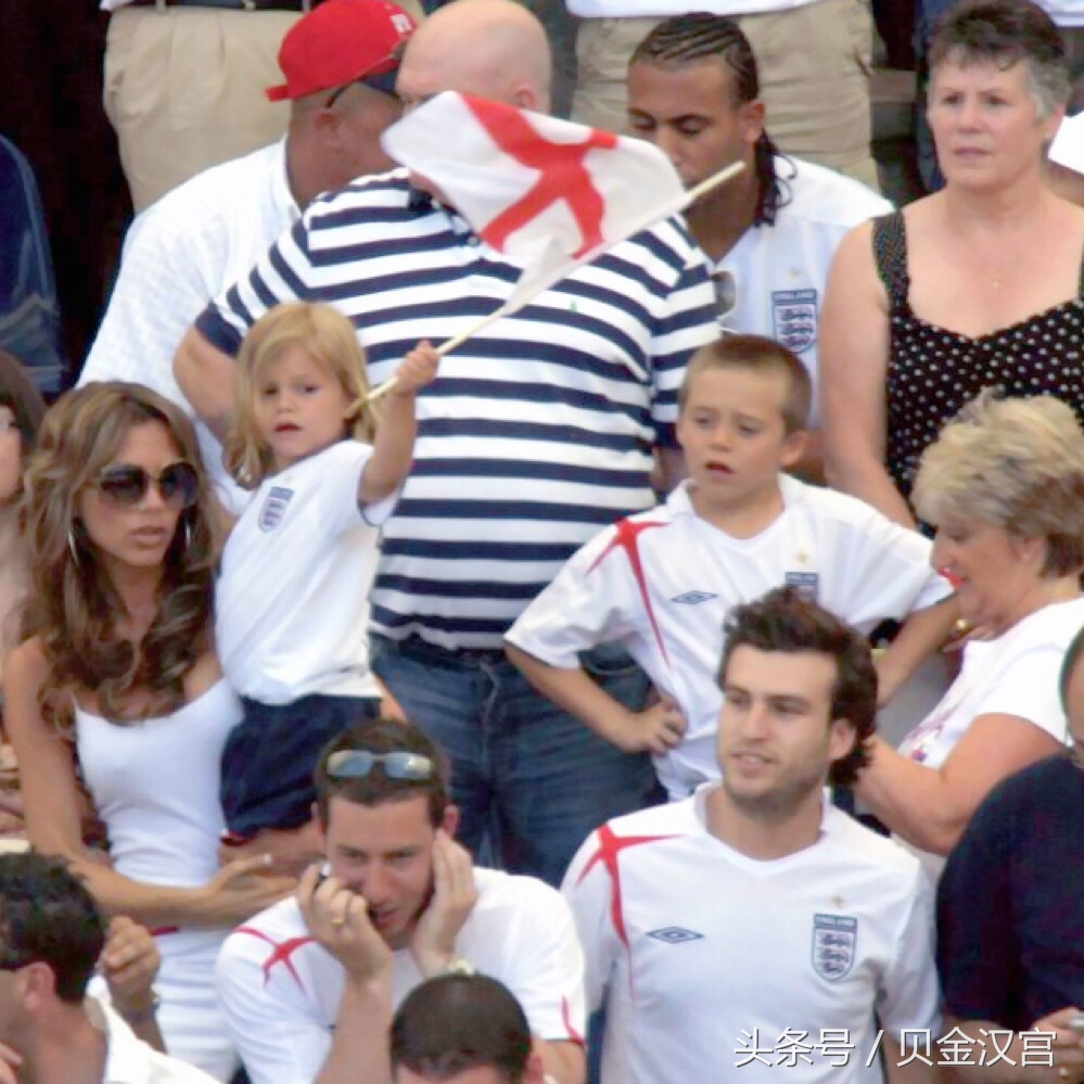 06年世界杯小贝圆月弯刀,小贝和贝嫂年轻时照片