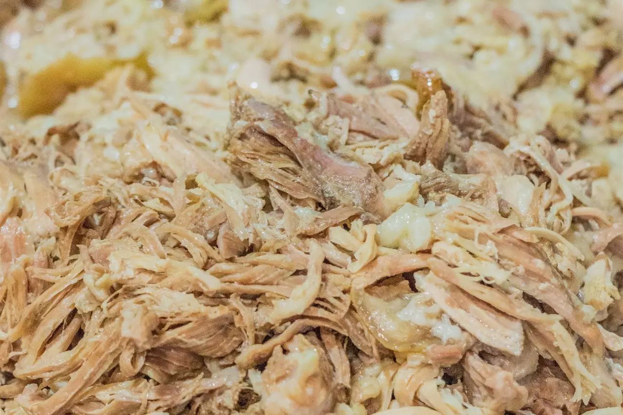 不到10㎡的店，一年卖100000+碗，下雨都要甩的米线竟来自泰国！