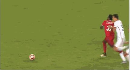 中超球迷骂裁判,中超第22轮再现争议判罚