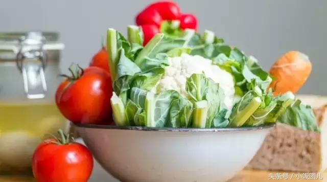 不到六个月的宝宝不肯吃奶怎么办,为什么六个月之前不能添加辅食