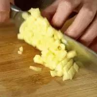 菠萝炒饭做法,美食菠萝炒蛋