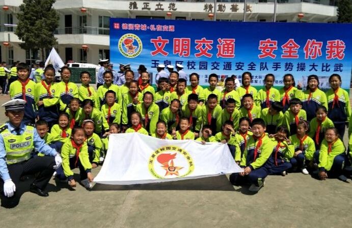 小学未成年人思想道德建设计划,在关爱中成长500字六年级