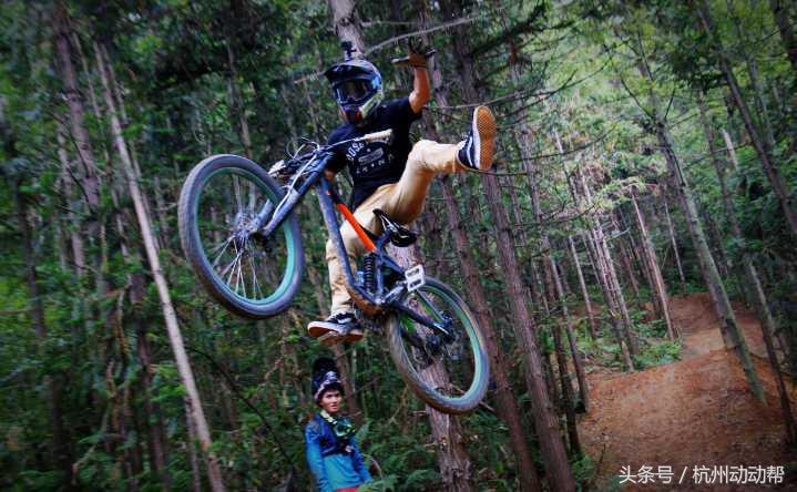 杭州足球公园有哪些,杭州西湖相当于几个球场